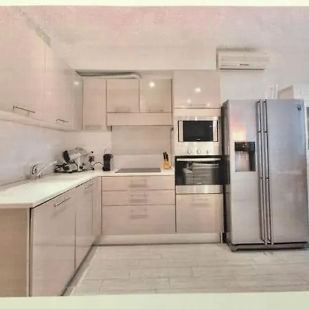 Beautiful 3 Room-flat Near Palais Apartment *