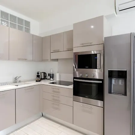 Beautiful 3 Room-flat Near Palais