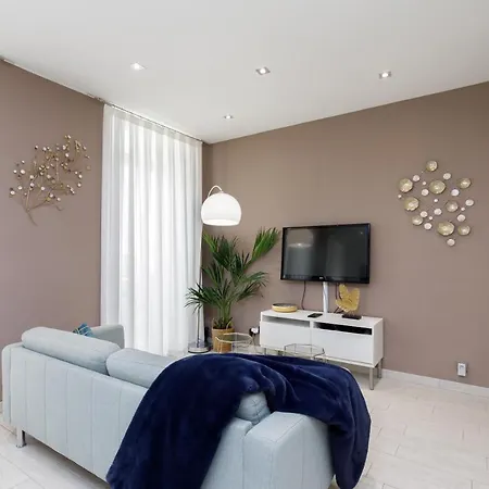 Beautiful 3 Room-flat Near Palais Apartment *