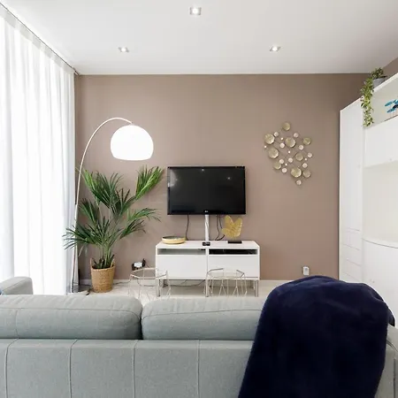 Beautiful 3 Room-flat Near Palais Apartment